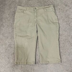 Lee Classic Fit Capri Pants